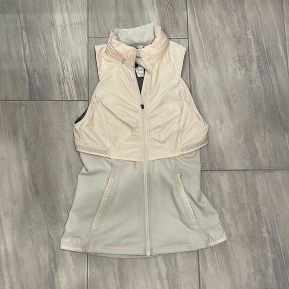 Lululemon vest with hood - Picture 1 of 4